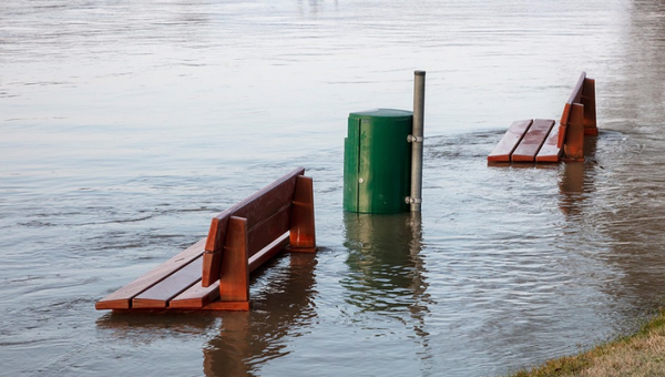 Staying Safe and Connected When Floods Hit the Grid
